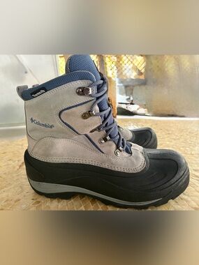 Columbia Women's Gray and Black Winter Rain Boots